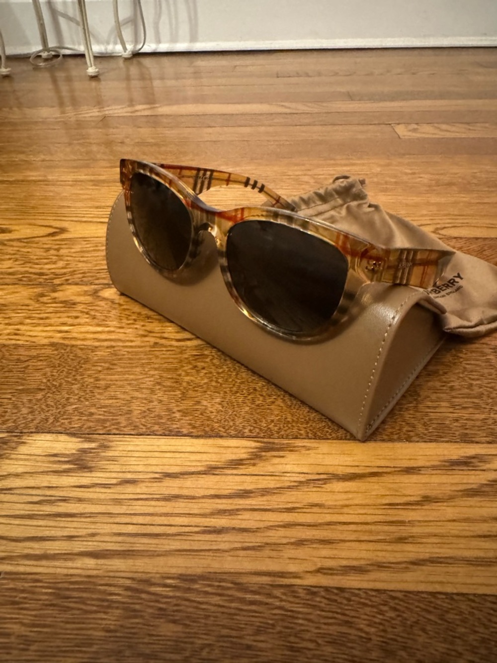 Burberry Tortoiseshell Acetate Sunglasses with Dark Lenses - Picture 5 of 6